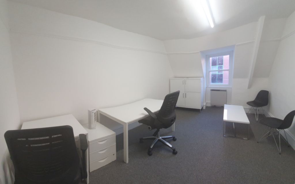 Castle Street , Torquay, HP23 4